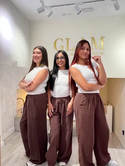 Interior de GLAM Nails Studio con zona de manicura